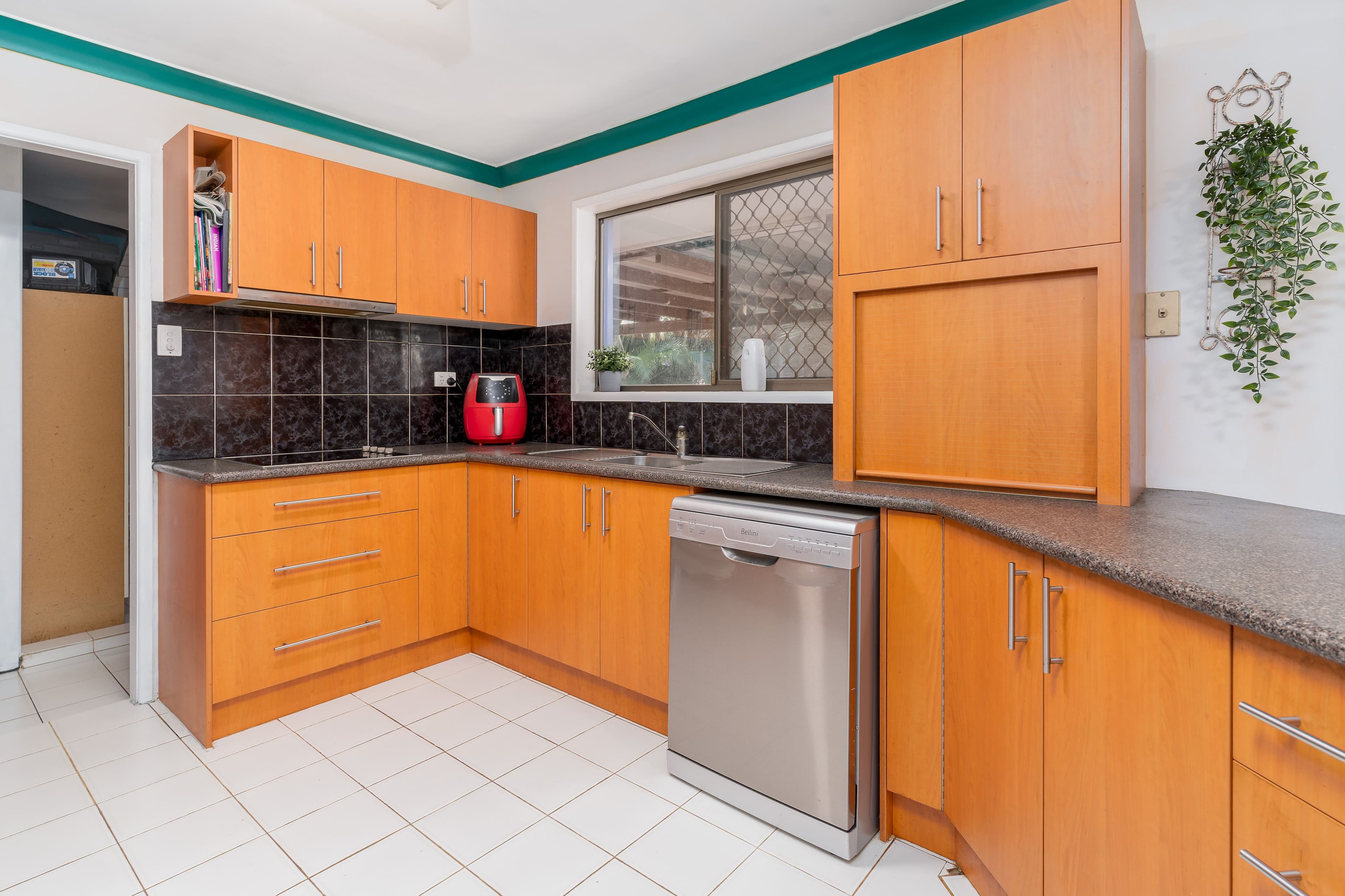 24 Jamberoo Street, Springwood QLD 4127, Springwood - Thumbnail 4