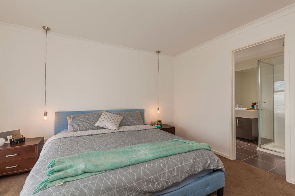 19 Swanbourne Avenue, Highton VIC 3216, Highton - Thumbnail 4