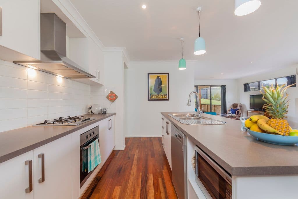 19 Swanbourne Avenue, Highton VIC 3216, Highton - Thumbnail 5