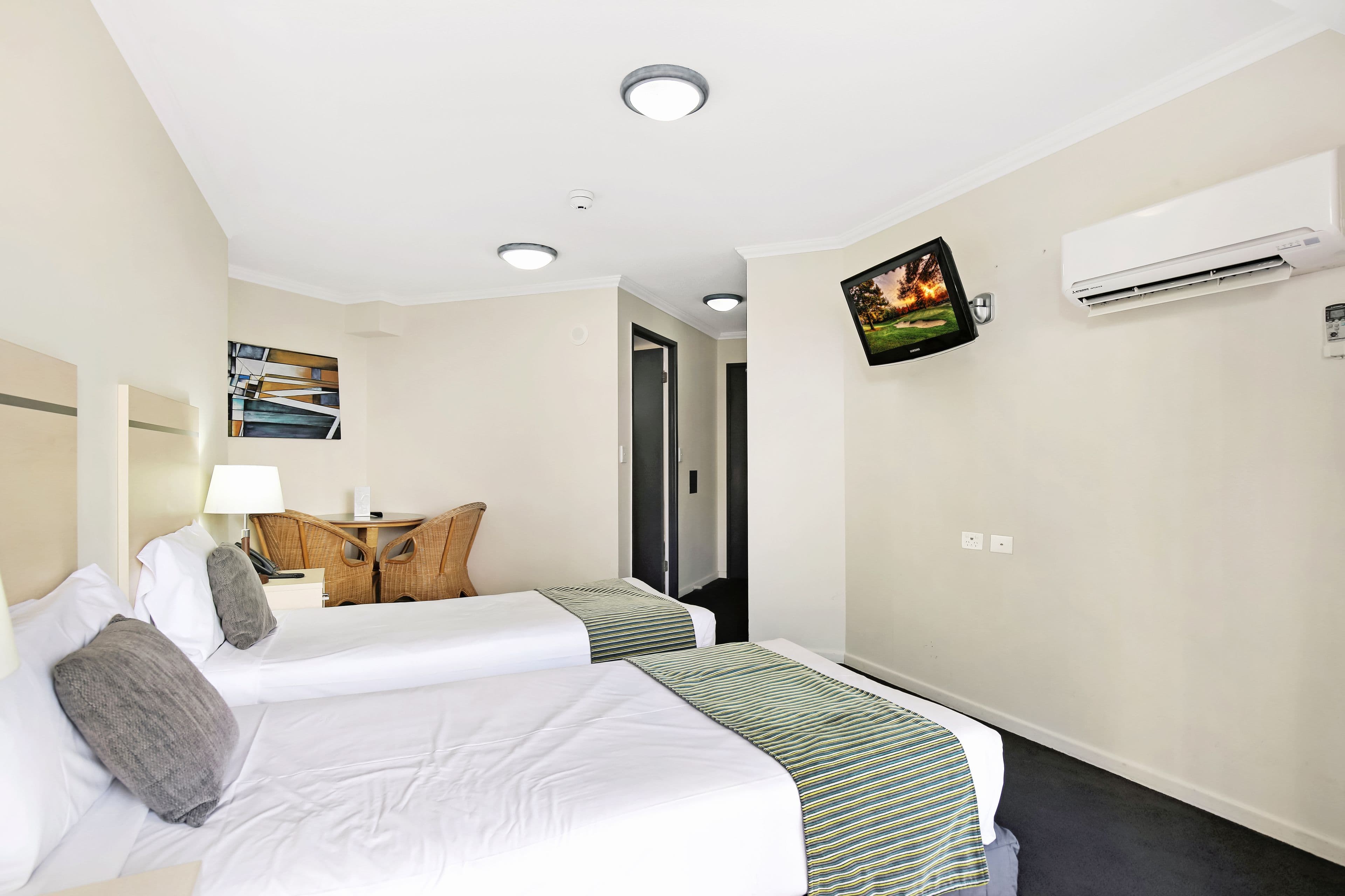 132 Ferny Avenue, Surfers Paradise QLD 4217, Surfers Paradise - Thumbnail 8