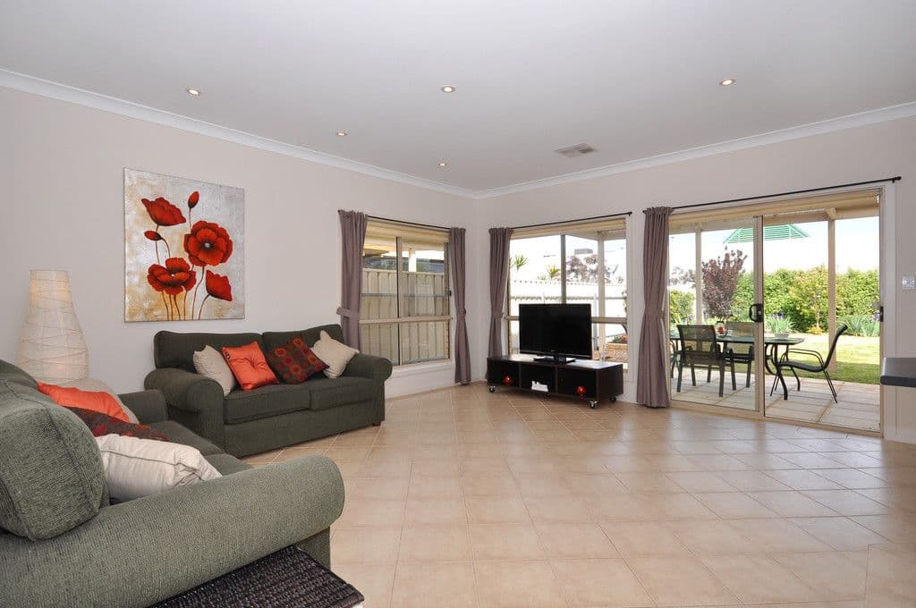 64 Glenthorn Crescent, O'HALLORAN HILL SA 5158, O'Halloran Hill - Image 1