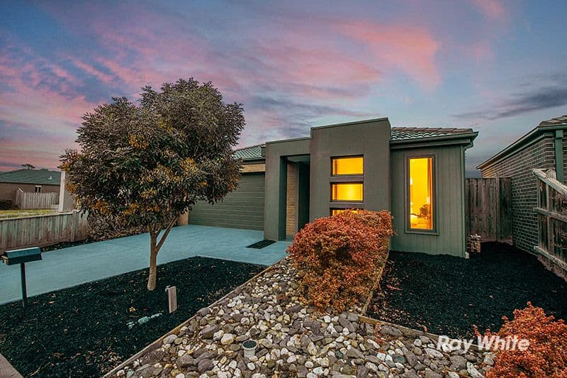 15 Ogle Way, Cranbourne North VIC 3977, Cranbourne North - Thumbnail 2