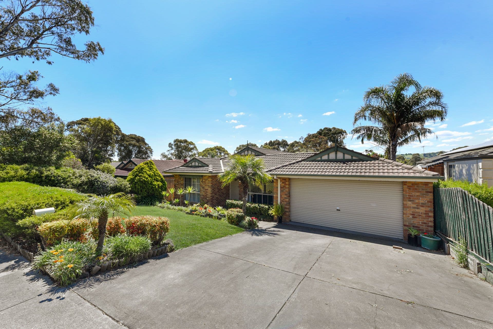 11 Valley View Crescent, Berwick VIC 3806, Berwick - Thumbnail 2