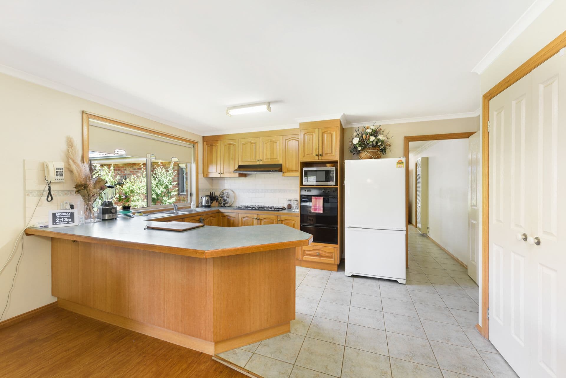 11 Valley View Crescent, Berwick VIC 3806, Berwick - Thumbnail 3