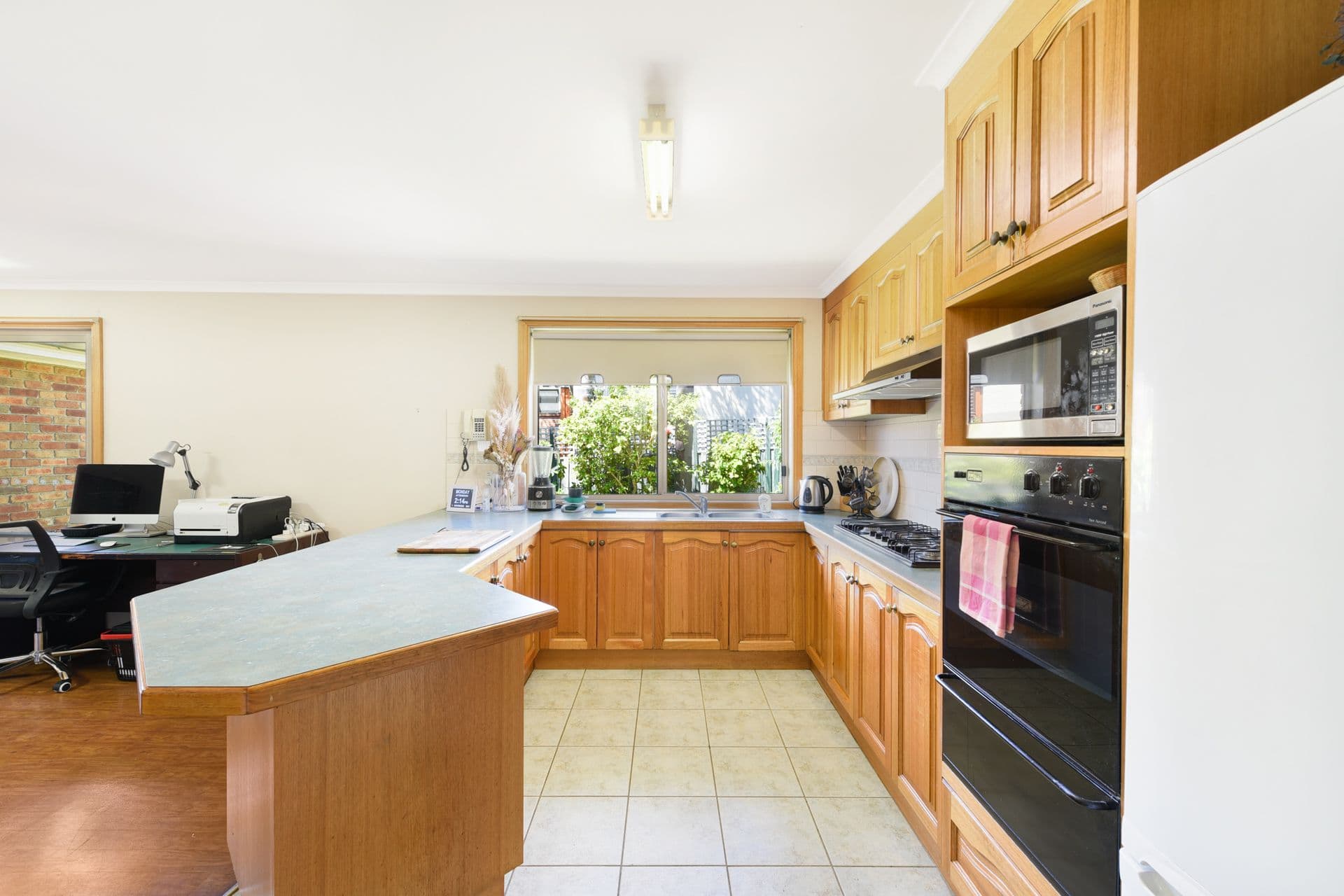 11 Valley View Crescent, Berwick VIC 3806, Berwick - Thumbnail 4