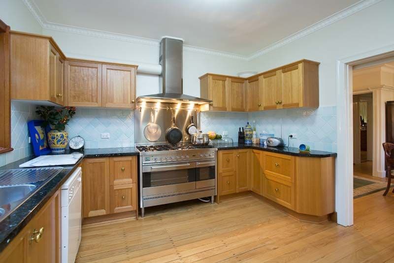 11 Rathlyn Avenue, CORINDA QLD 4075, Corinda - Thumbnail 2