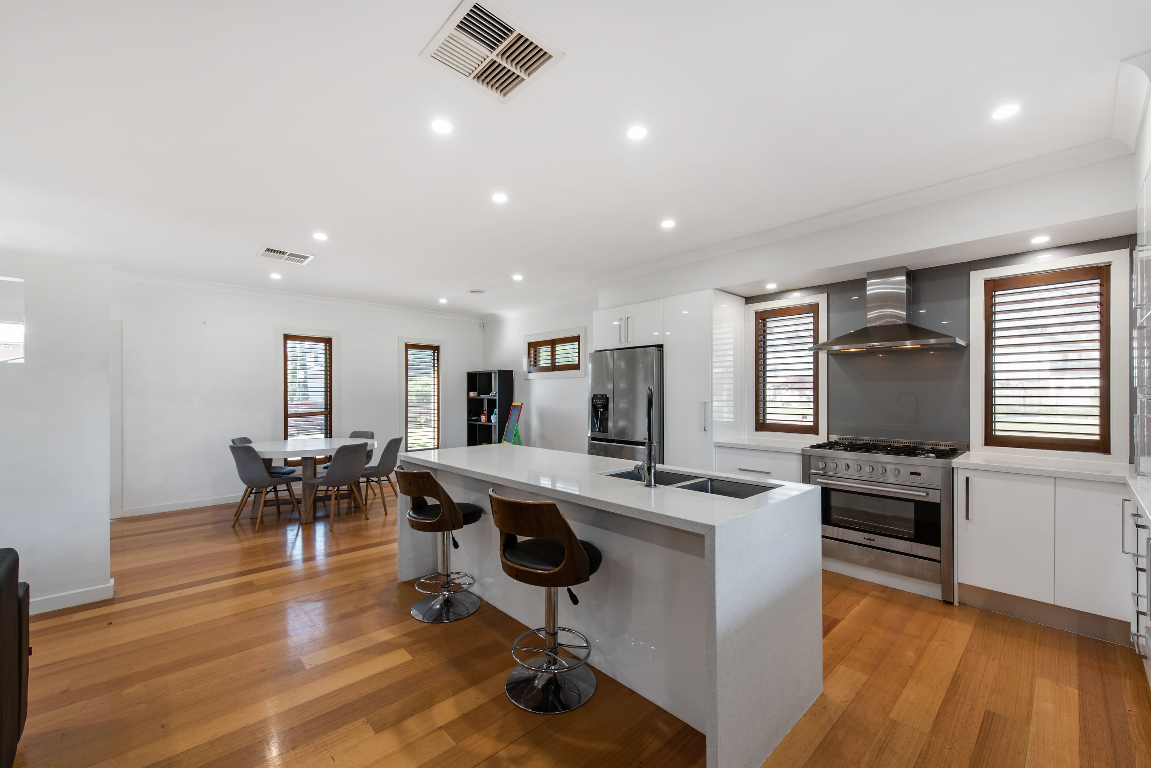 14 Bowman Court, Taylors Hill VIC 3037, Taylors Hill - Thumbnail 2