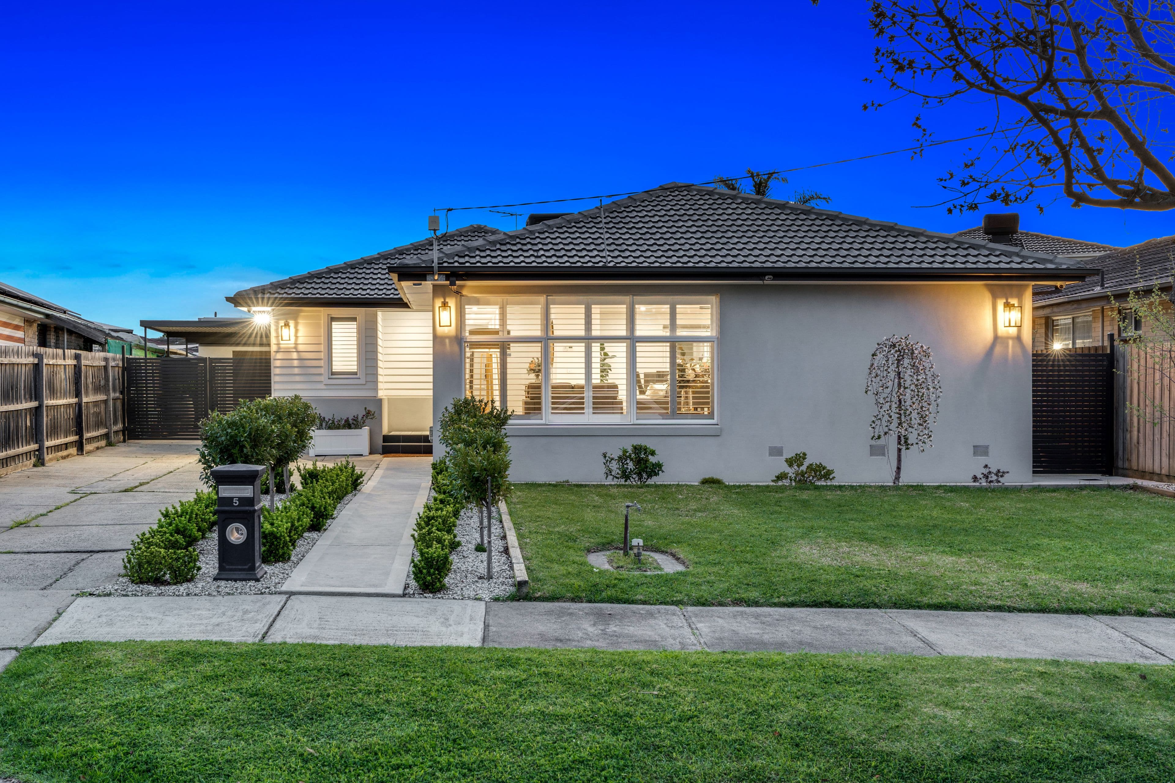 5 Burgess Close, Gladstone Park VIC 3043, Gladstone Park - Image 1