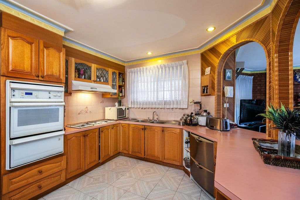 18 Pandora Avenue, THOMASTOWN VIC 3074, Thomastown - Thumbnail 2