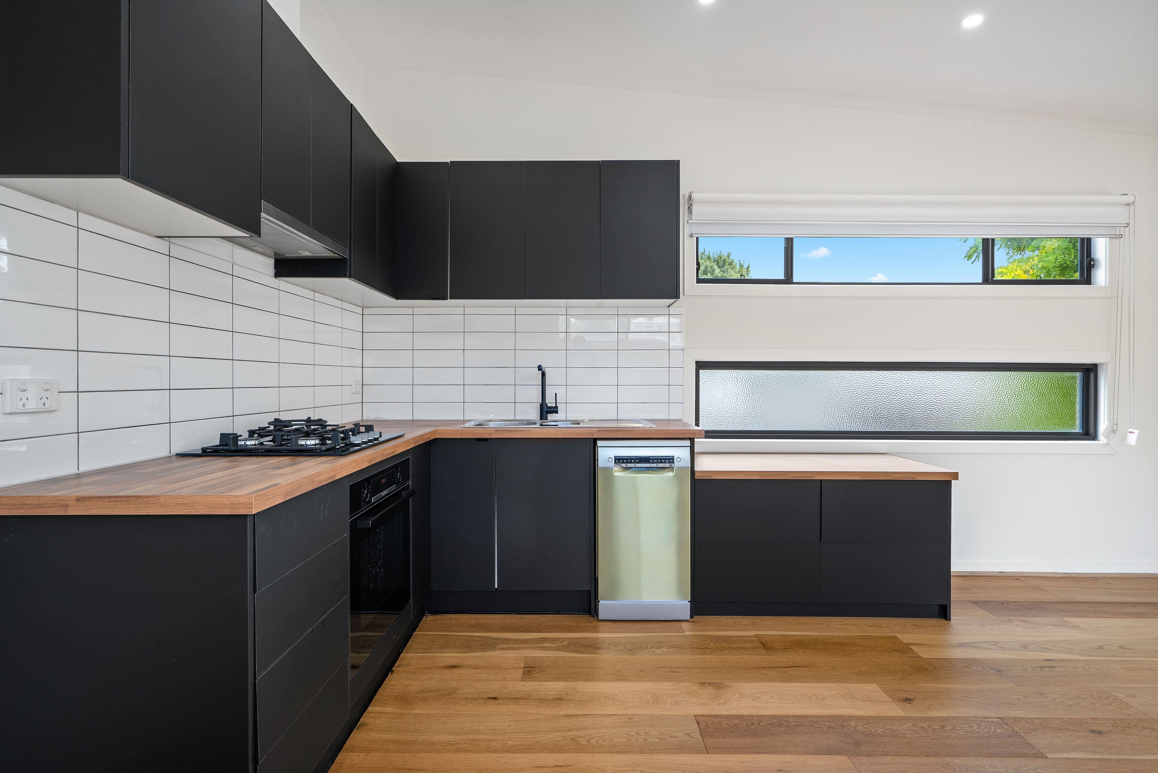 6 Miranda Road, Reservoir VIC 3073, Reservoir - Thumbnail 2