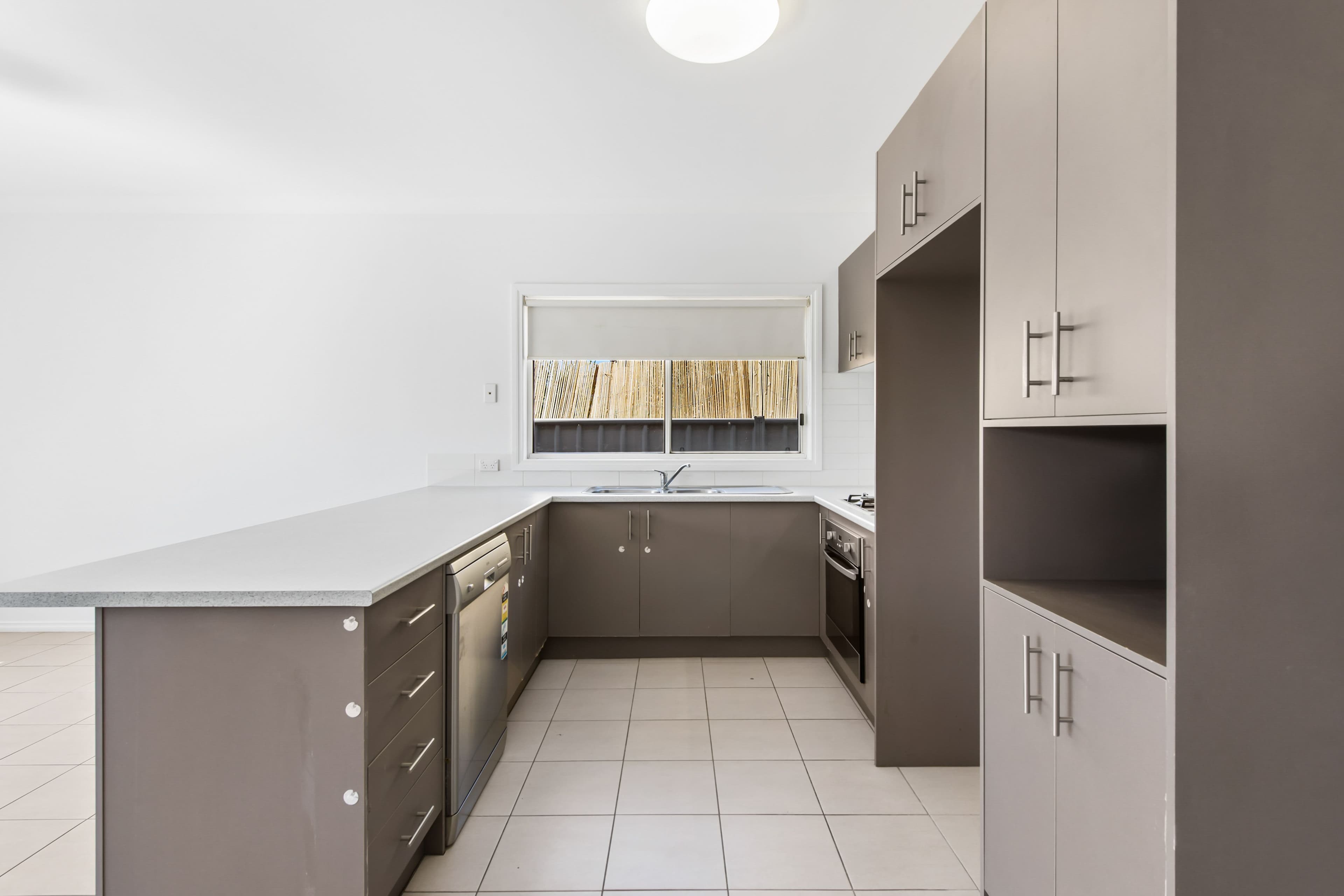 92 Oakview Parade, Caroline Springs VIC 3023, Caroline Springs - Thumbnail 5