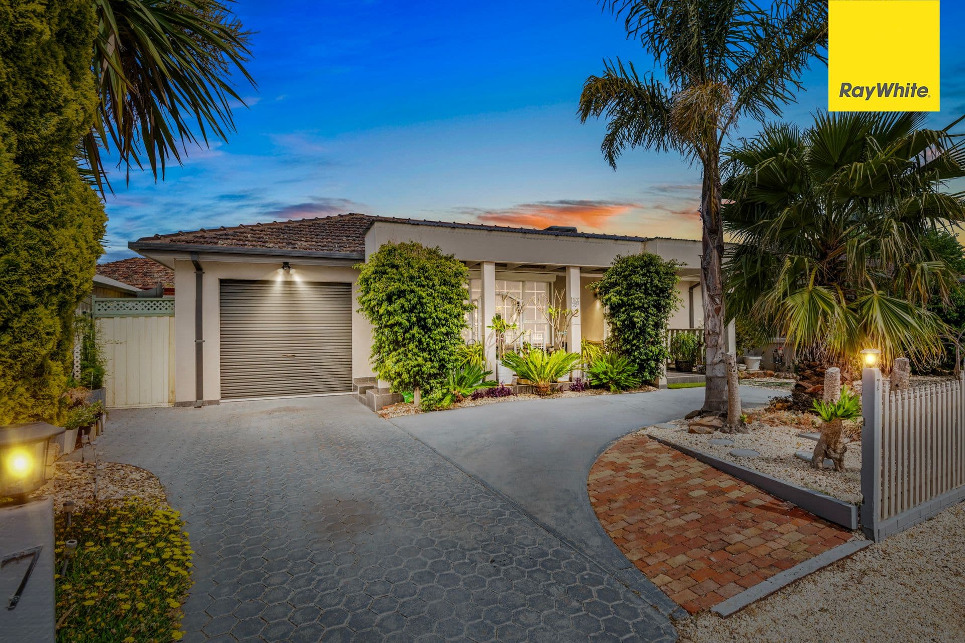 7 Hornbuckle Crescent, Melton VIC 3337, Melton - Thumbnail 3