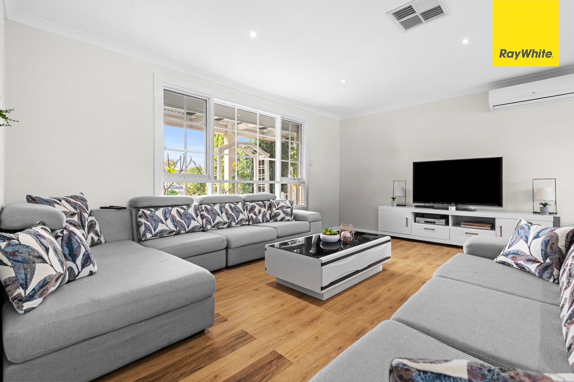 7 Hornbuckle Crescent, Melton VIC 3337, Melton - Thumbnail 4