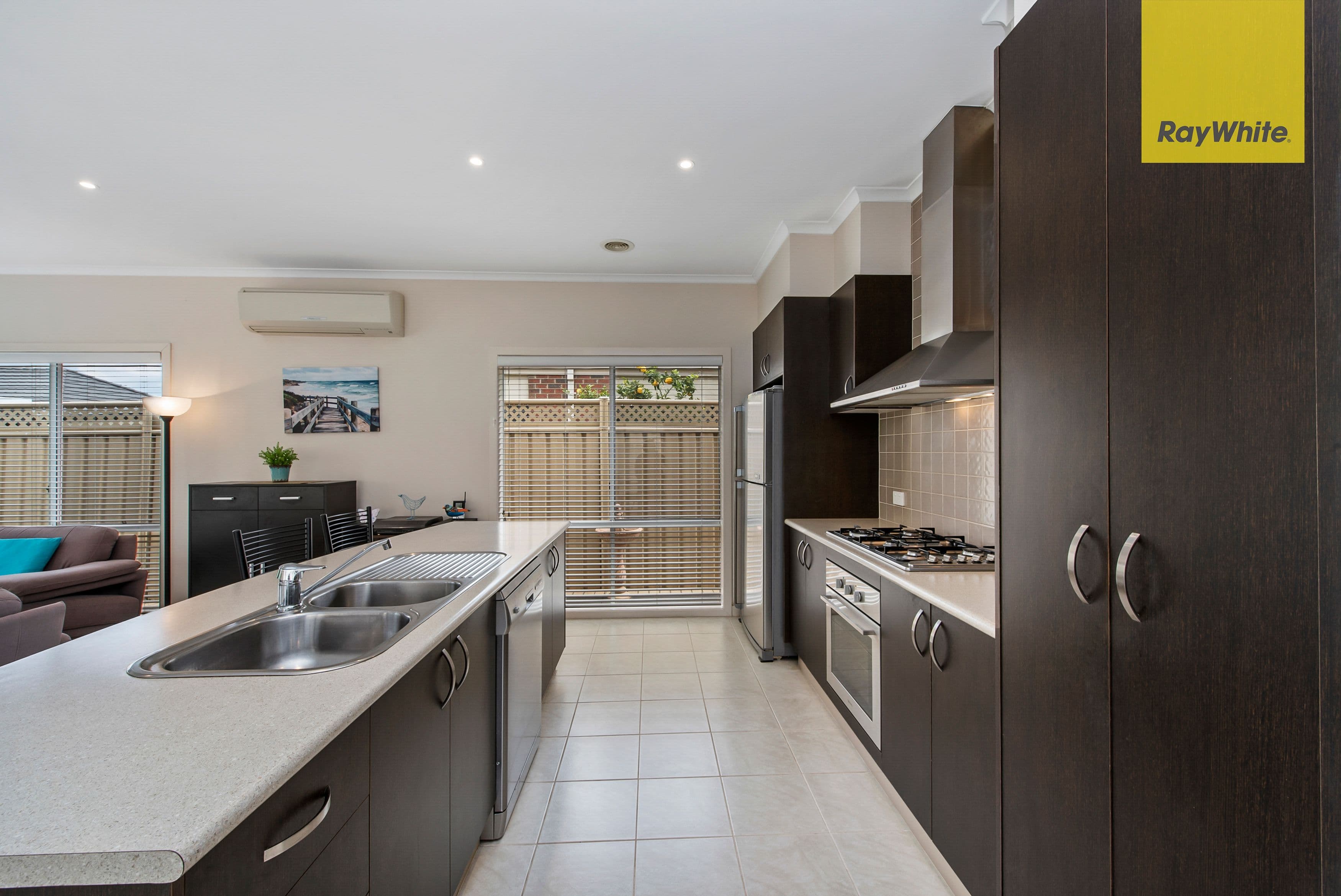 4 Kings Domain, Caroline Springs VIC 3023, Caroline Springs - Thumbnail 2