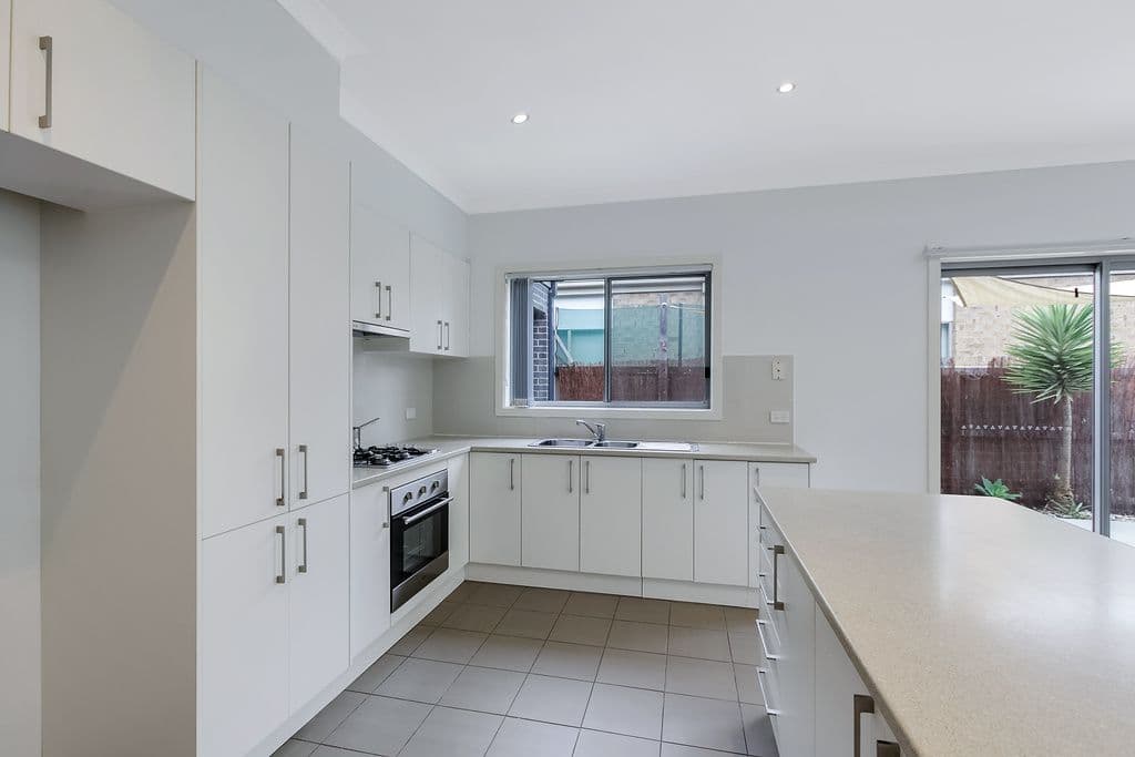 10 Alhambra Drive, Epping VIC 3076, Epping - Thumbnail 2