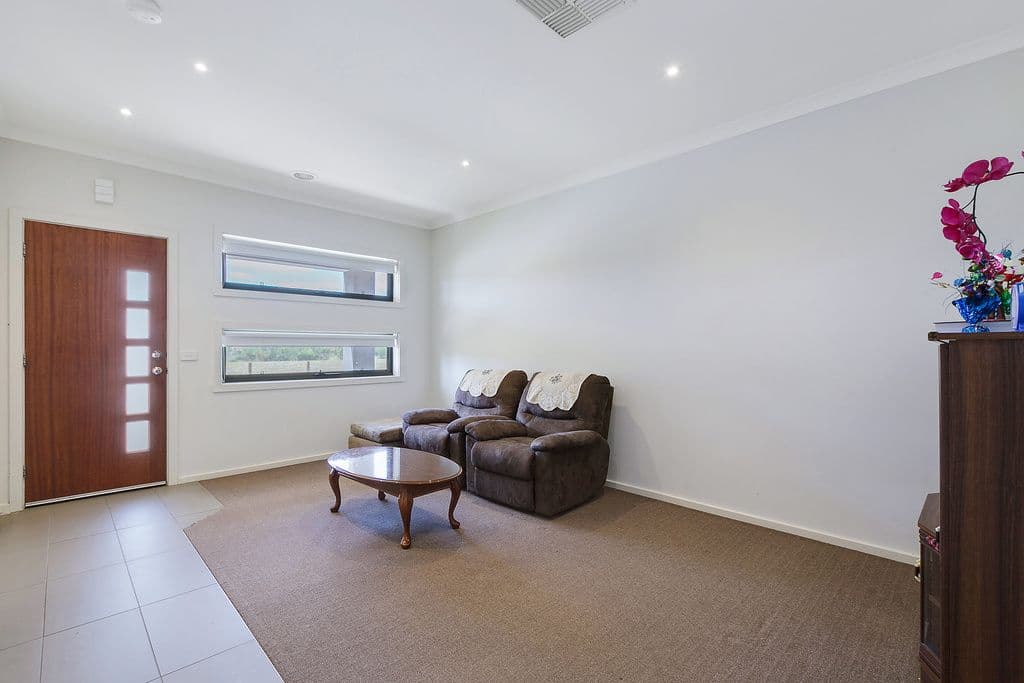 10 Alhambra Drive, Epping VIC 3076, Epping - Thumbnail 4