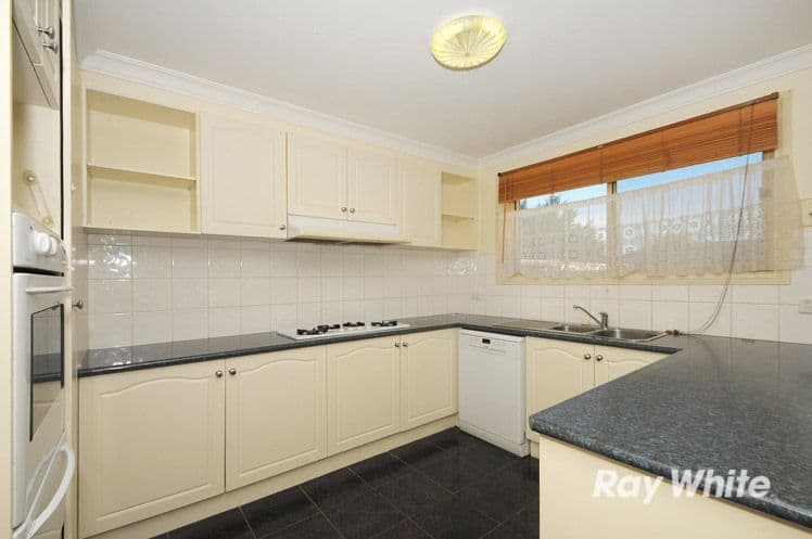 108 Earlsfield Drive, BERWICK VIC 3806, Berwick - Thumbnail 2
