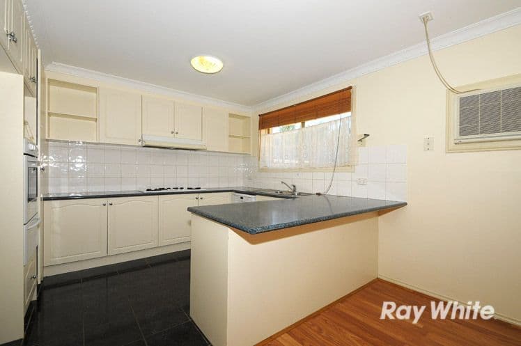108 Earlsfield Drive, BERWICK VIC 3806, Berwick - Thumbnail 3
