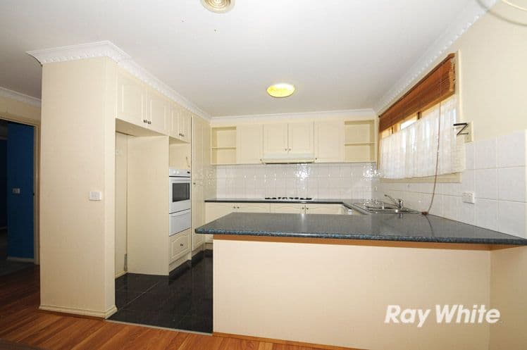 108 Earlsfield Drive, BERWICK VIC 3806, Berwick - Thumbnail 4
