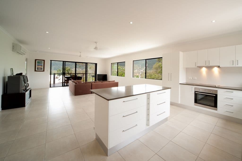 8 Beth Court, CANNONVALE QLD 4802, Cannonvale - Image 1