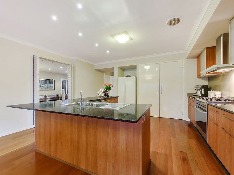 6 Grainger Circuit, Point Cook VIC 3030, Point Cook - Thumbnail 4