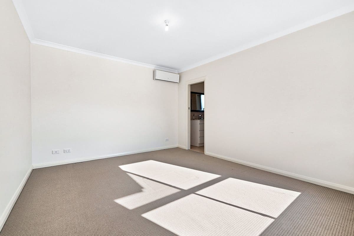 72 Huon Park Road, Cranbourne North VIC 3977, Cranbourne North - Thumbnail 5