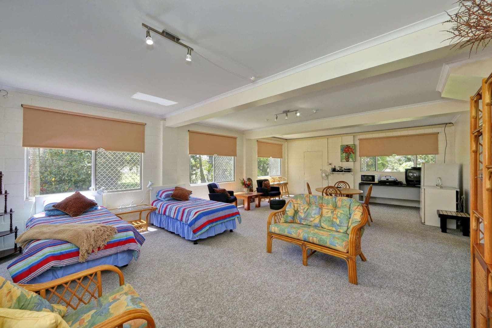 738 Clayton Road, Alloway QLD 4670, Alloway - Thumbnail 2