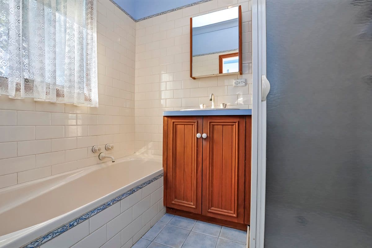 25 Laverock Road, Warrnambool VIC 3280, Warrnambool - Thumbnail 6