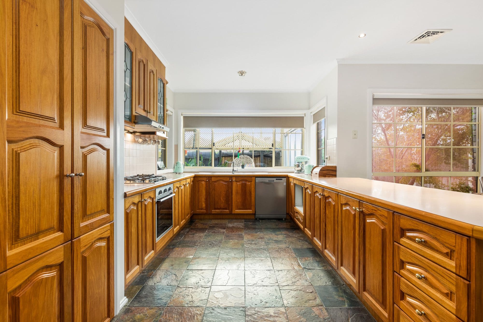 12 Sheoak Court, Hoppers Crossing VIC 3029, Hoppers Crossing - Thumbnail 2