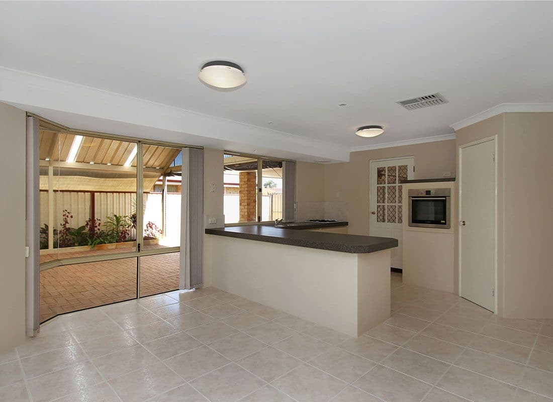 10 Thomasia Street, HUNTINGDALE WA 6110, Huntingdale - Thumbnail 2