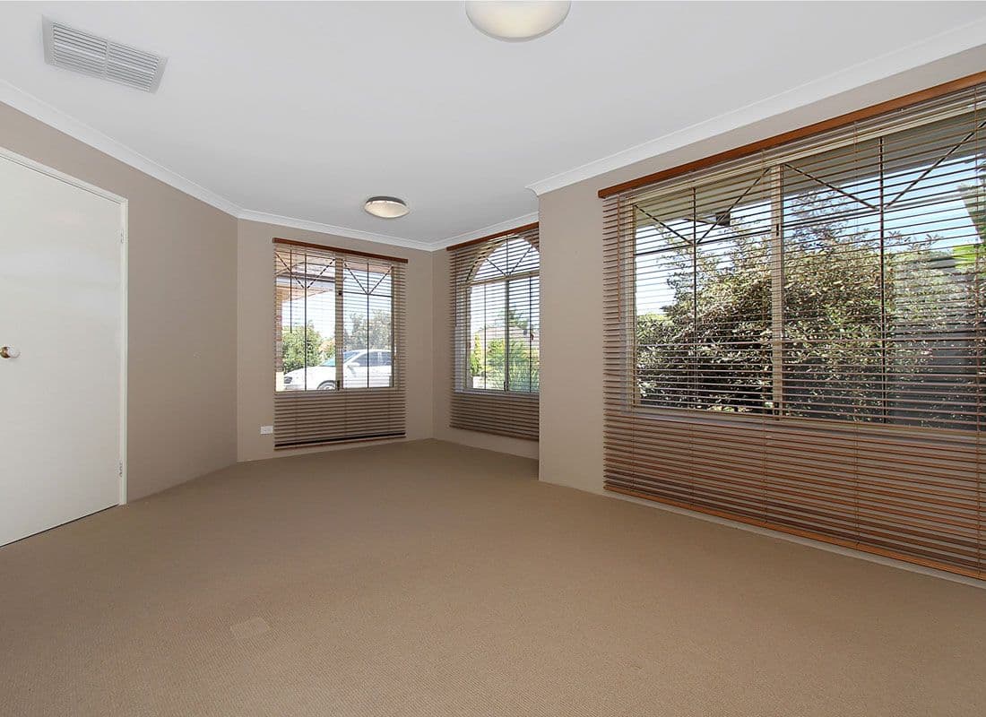10 Thomasia Street, HUNTINGDALE WA 6110, Huntingdale - Thumbnail 3