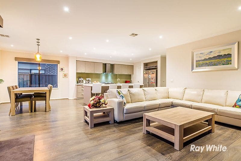 33 Wilkiea Crescent, Cranbourne North VIC 3977, Cranbourne North - Thumbnail 2