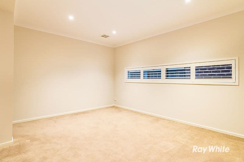 33 Wilkiea Crescent, Cranbourne North VIC 3977, Cranbourne North - Thumbnail 4