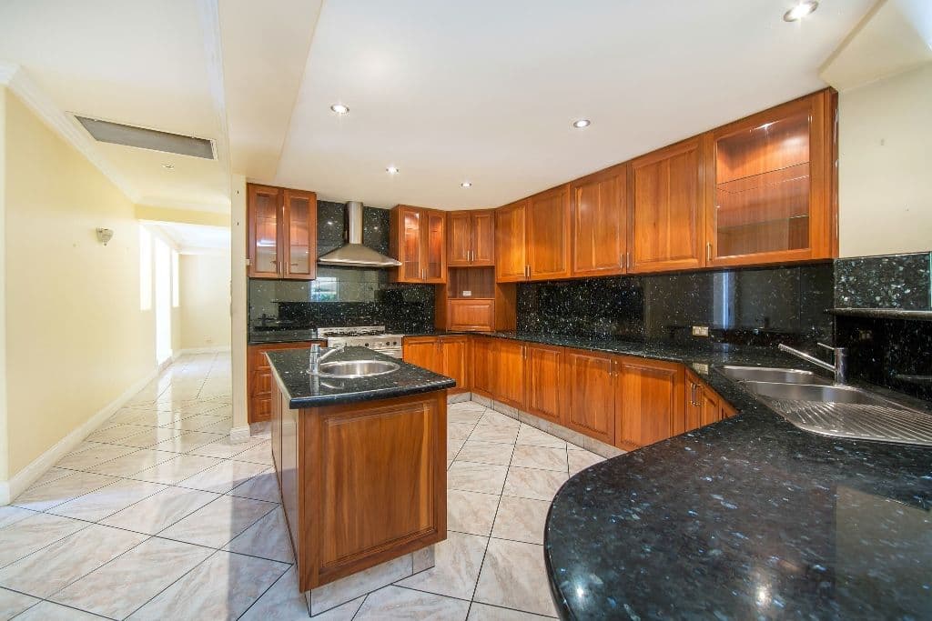 2 Clarence Drive, HELENSVALE QLD 4212, Helensvale - Thumbnail 4