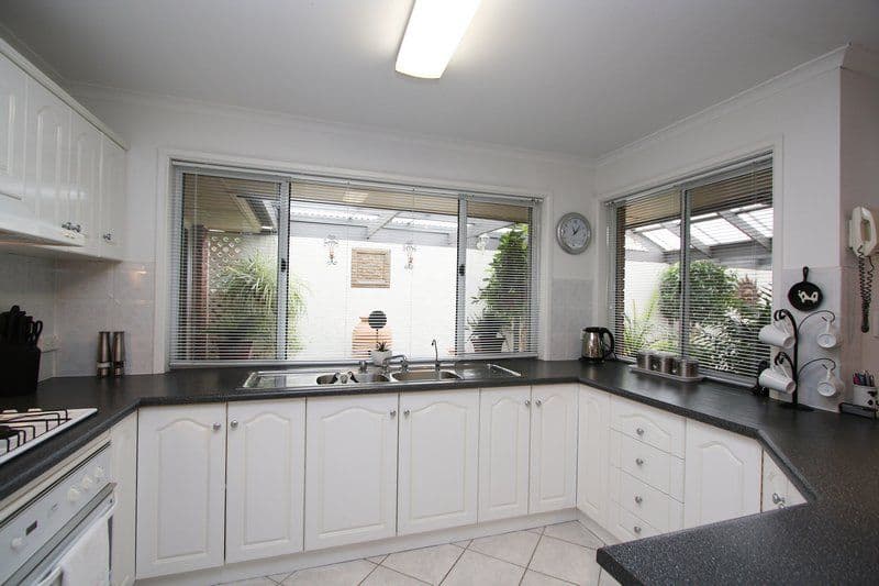4 Meadowview Way, Cairnlea, VIC, 3023, Cairnlea - Thumbnail 2