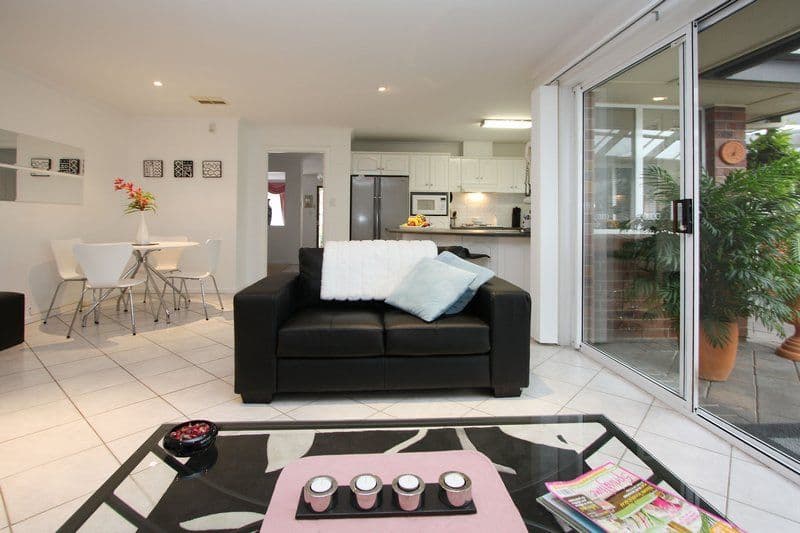 4 Meadowview Way, Cairnlea, VIC, 3023, Cairnlea - Thumbnail 3