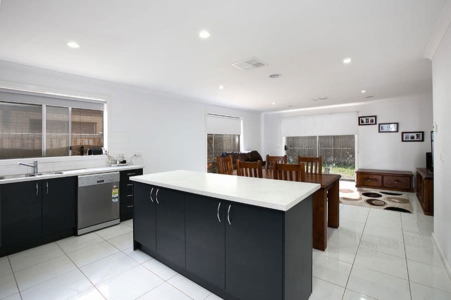 10 Triandra Drive, BROOKFIELD VIC 3338, Brookfield - Thumbnail 4