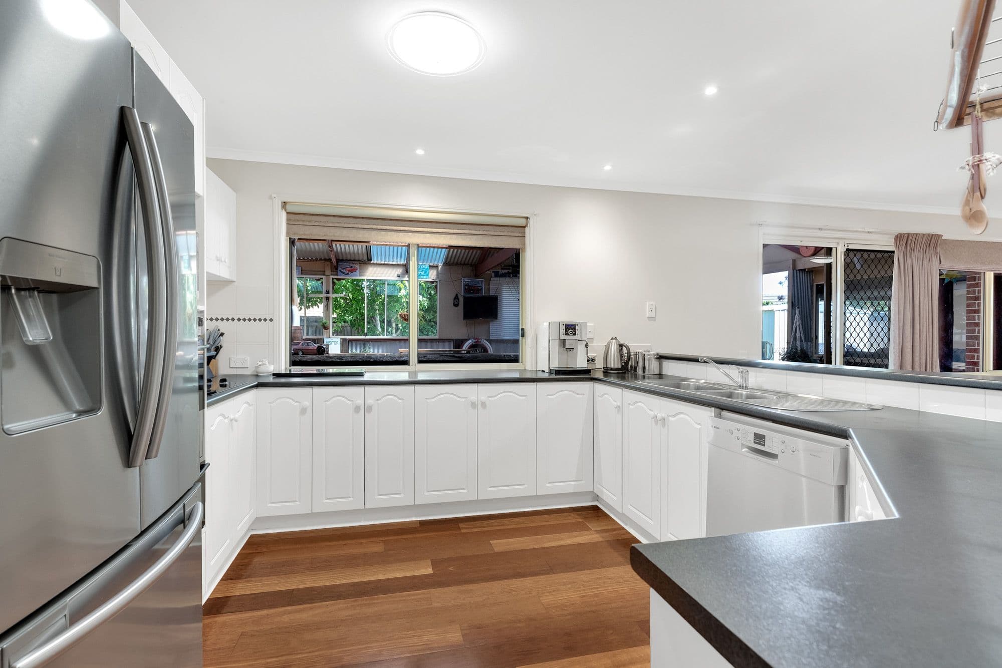 36 Brookville Avenue, Werribee VIC 3030, Werribee - Thumbnail 2