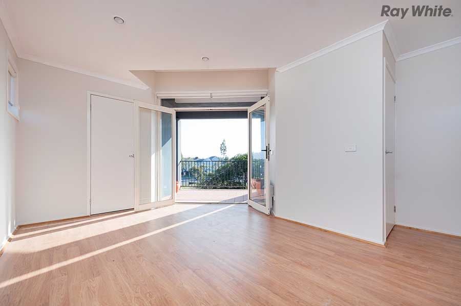4 Landers Court, Caroline Springs VIC 3023, Caroline Springs - Thumbnail 2