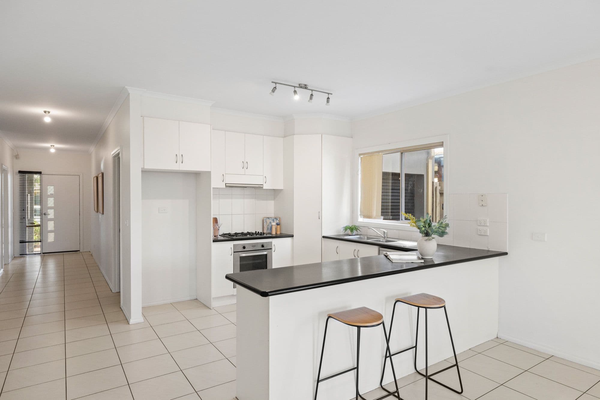 31 Egan Close, Werribee VIC 3030, Werribee - Thumbnail 3