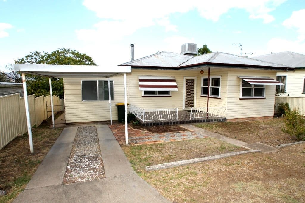 7 North Avenue, Quirindi - Image 1