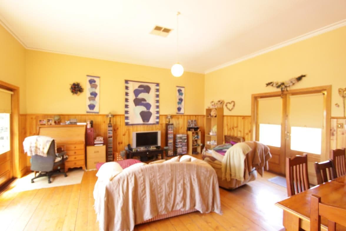 24 Harney Street, NORTH BENDIGO VIC 3550, North Bendigo - Thumbnail 2
