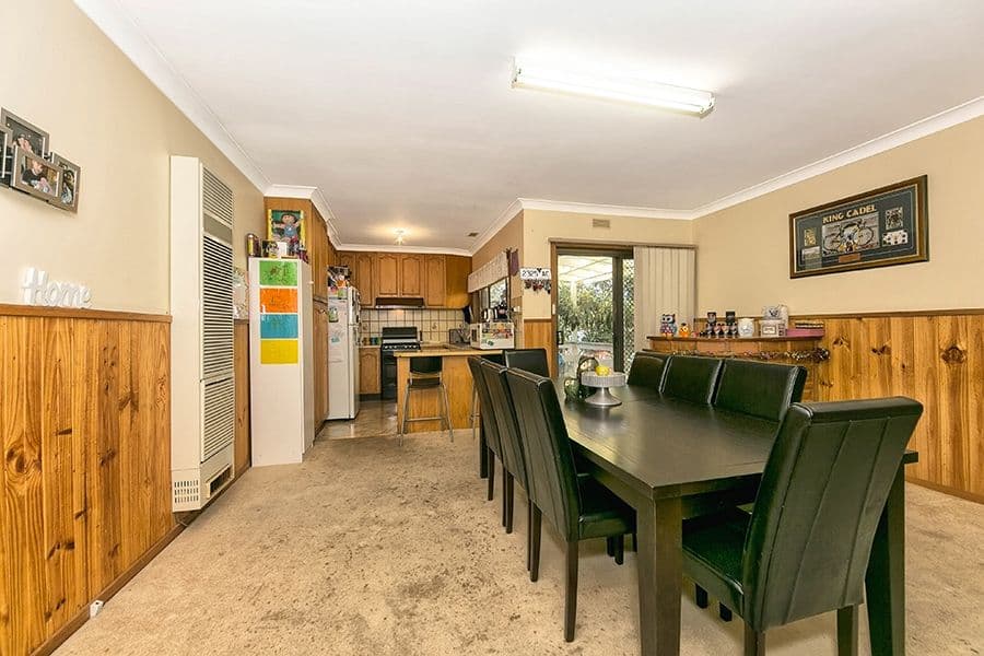 1 Raheen Place, MELTON WEST VIC 3337, Melton West - Thumbnail 3
