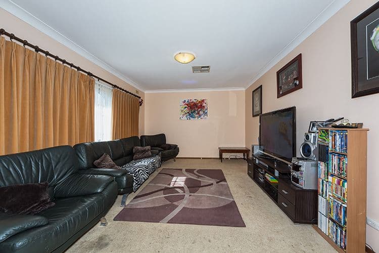 1 Raheen Place, MELTON WEST VIC 3337, Melton West - Thumbnail 4