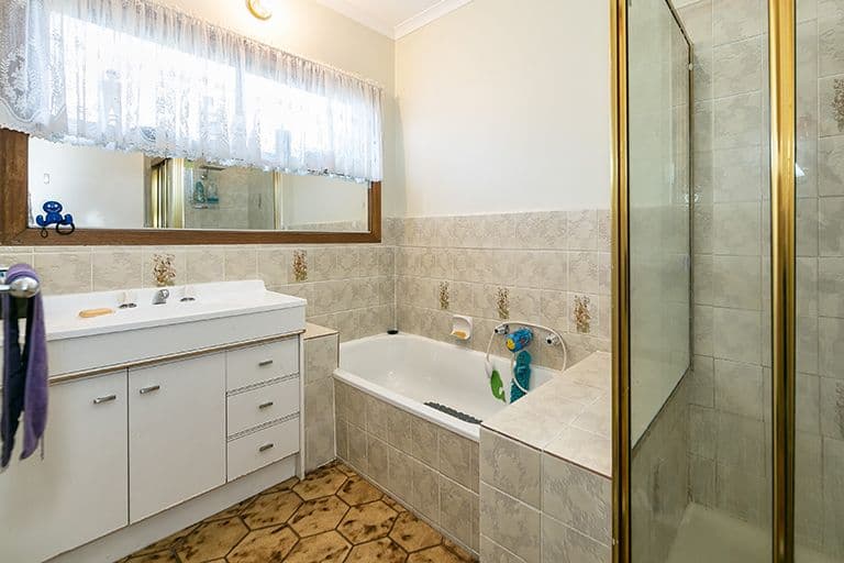 1 Raheen Place, MELTON WEST VIC 3337, Melton West - Thumbnail 8