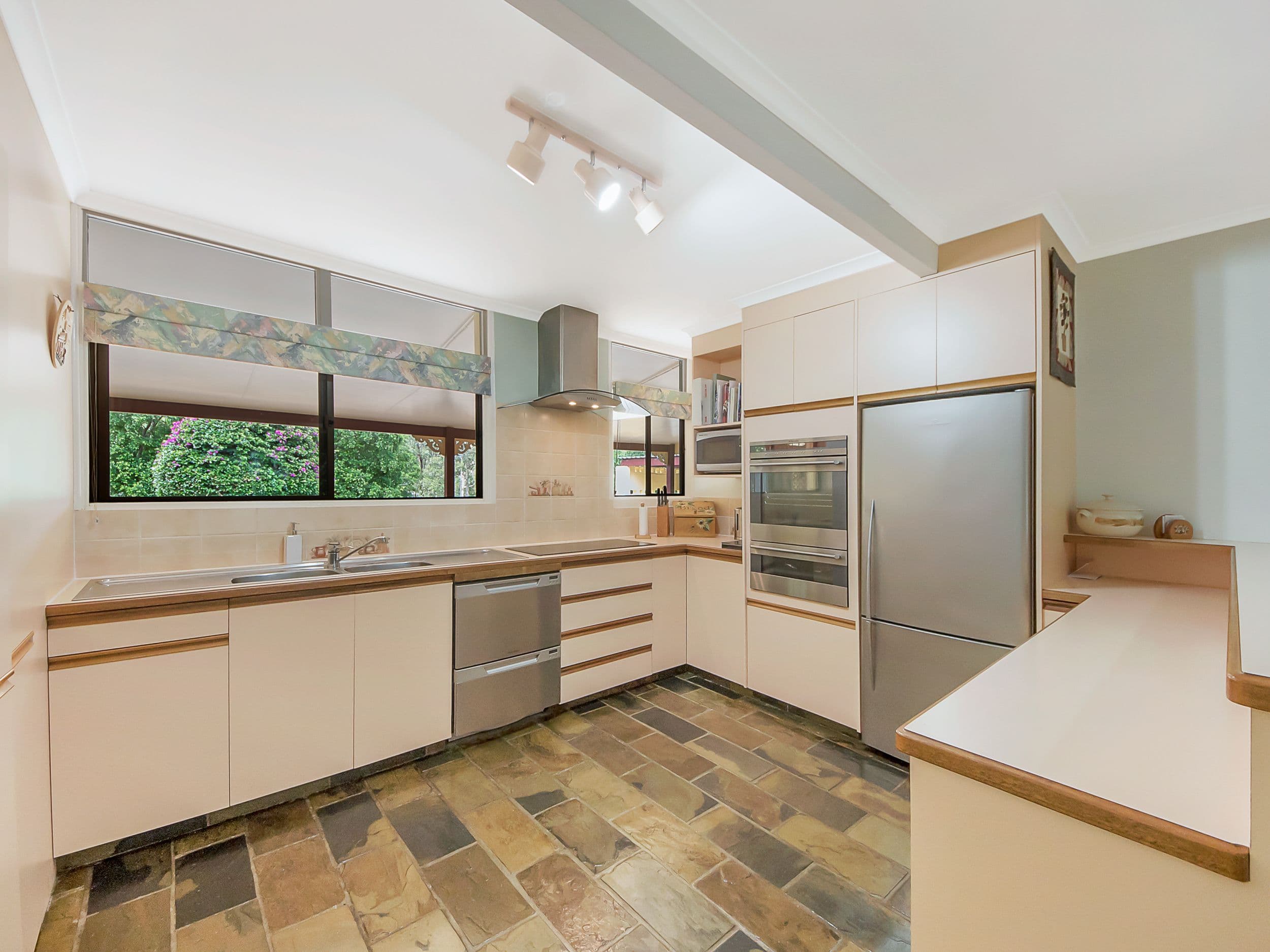 82 Domrow Road, Camp Mountain QLD 4520, Camp Mountain - Thumbnail 8