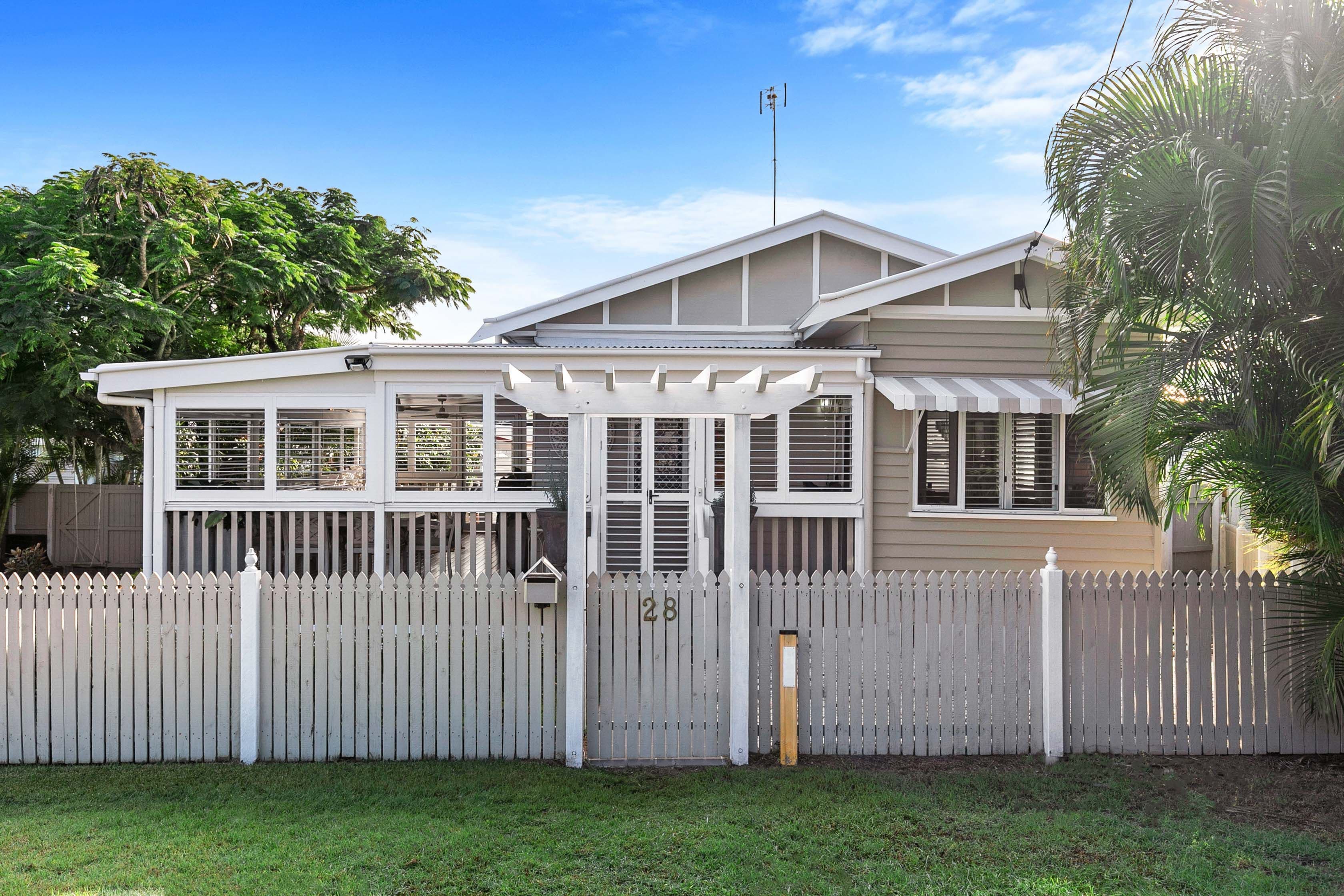 28 Kent Street, Urangan QLD 4655, Urangan - Image 1