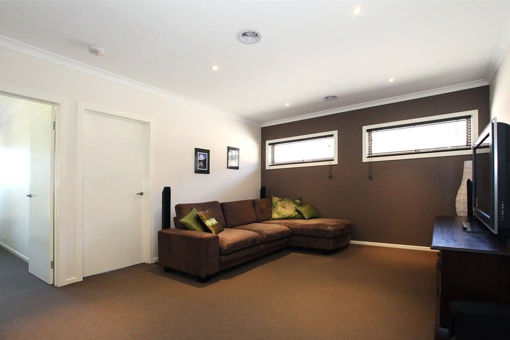 6 Umbrella Way, POINT COOK VIC 3030, Point Cook - Thumbnail 4