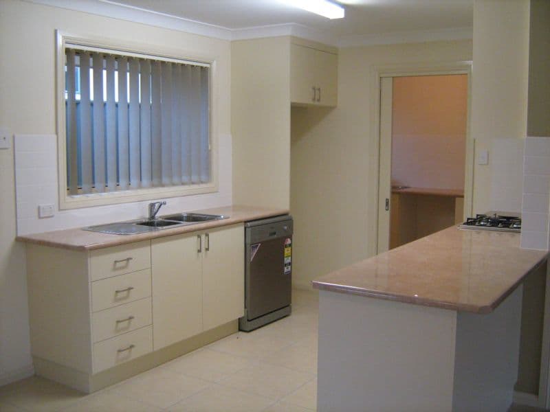 18 Thornhill Street, YOUNG NSW 2594, Young - Thumbnail 2