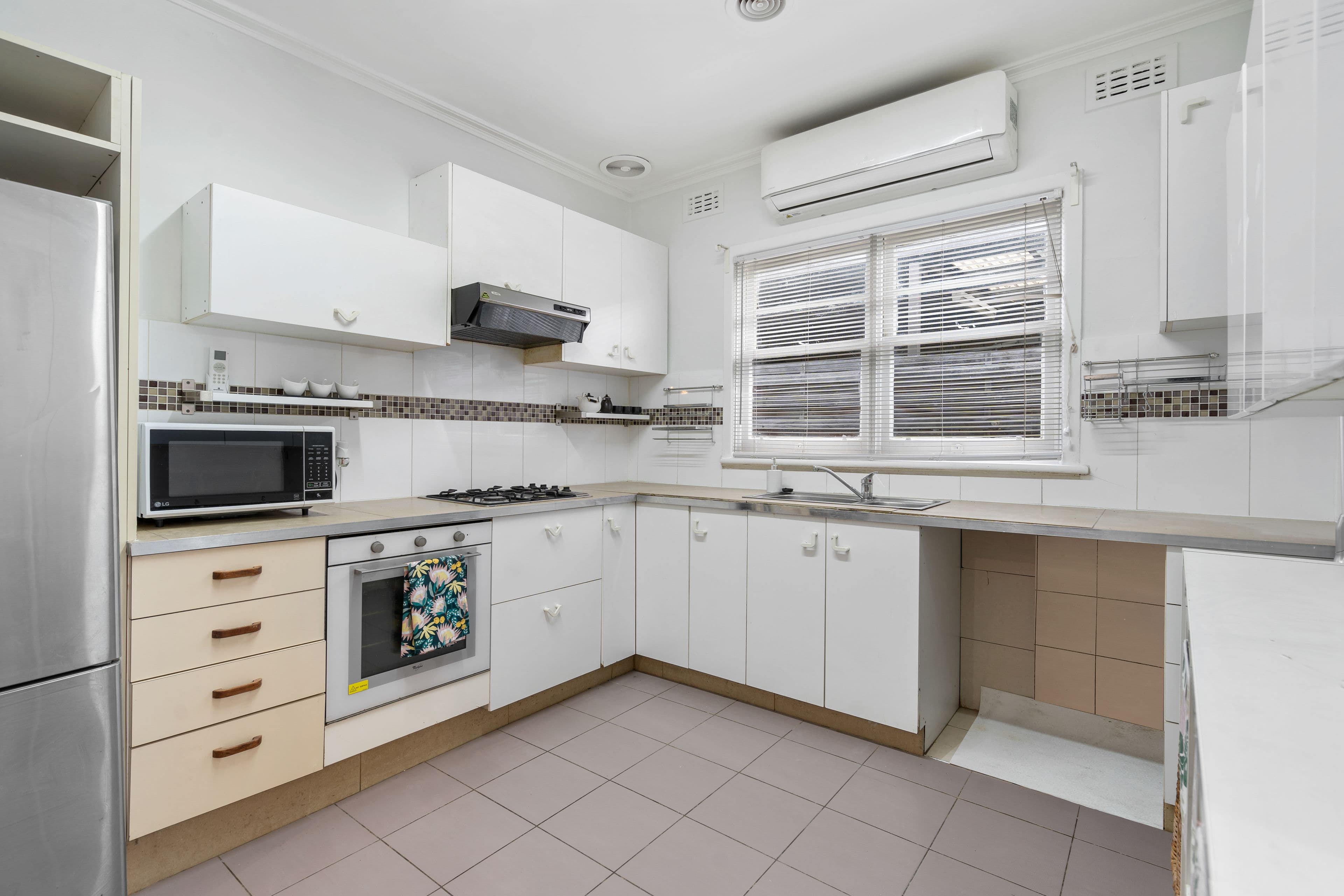 24 Glencairn Avenue, Deer Park VIC 3023, Deer Park - Thumbnail 3